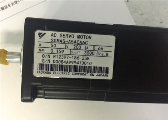 Yaskawa AC Industrial SGMAS-A5ACA6C 50W 200V 3000 tours par minute tout neuf