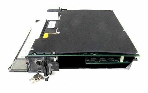 GE IC697CPX772 256 Ko de mémoire flash non volatile 24 Volts alimenté en courant continu 15 broches connecteur D féminin