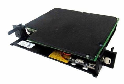 GE IC697CPX772 256 Ko de mémoire flash non volatile 24 Volts alimenté en courant continu 15 broches connecteur D féminin