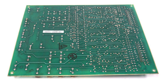 DS3800DGRD est une carte auxiliaire produite par General Electric de la série Speedtronic Mark IV de commandes de turbines