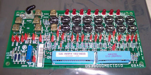 La carte de contrôle de l'excitateur DS3800DMEC de GE MD dispose de 7 bornes pour fixer des composants supplémentaires à la carte