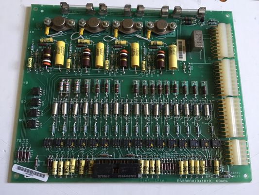 GE Input Isolator Board DS3800HIOA fonctionnalités pour installer la carte avec des vis dans l'intérieur de l'entraînement