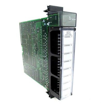 GE IC200MDL742 24 Volts DC Versamax Module de sortie logique positive qui a 16 sorties discrètes dans 2 groupes