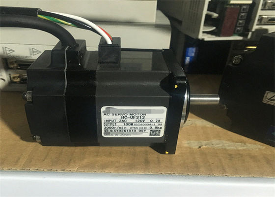 Le moteur de servo industriel à courant alternatif Mitsubishi HC-UFS13 / HC-UFS23 / HC-UFS43 / HC-UFS73