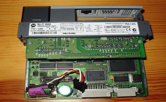 1747-L532 AB Allen Bradley Contrôleur logique de processus Ser E SLC500 Module numérique IO