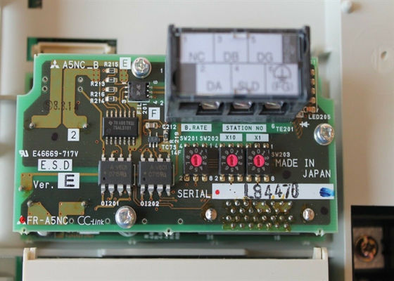MODULE D'UNITÉ CENTRALE DE TRAITEMENT DE MITSUBISHI FX5U-32MR/ES AVEC LES ENTRÉES NUMÉRIQUES INTÉGRÉES DE L'ENTRÉE-SORTIE 16 D'I/S 32