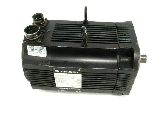 Le moteur est équipé d'un moteur à courant alternatif de 380 à 460 volts