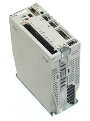 L'amplificateur de servo Yaskawa SGDS-10A32A 3 PHASE 15 AM 200 VAC 3000 WATT 4 HP