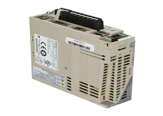 Yaskawa SGDS-02A12A Servo-amplificateur à courant alternatif 200-230V 2.4A 200W Nouveau