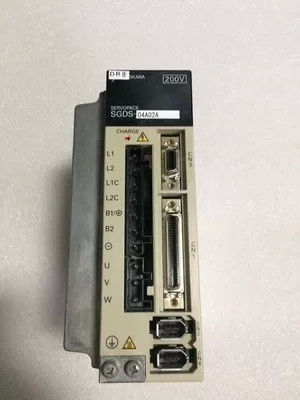Yaskawa SGDS-04A02A Nouveau servo-amplificateur à courant alternatif 200-230V 4.7A 400W