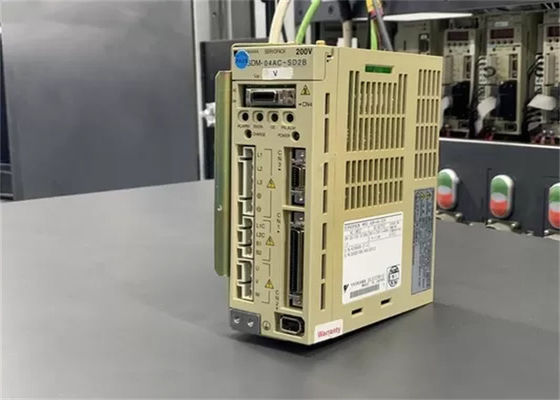 Yaskawa SGDM-04AC-SD2B AC Servo Amplificateur Nouveau dans l'original 230V