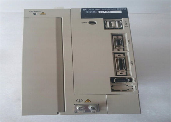 Le servo-amplificateur Yaskawa SGDS-20A15A est neuf dans la boîte d'origine.