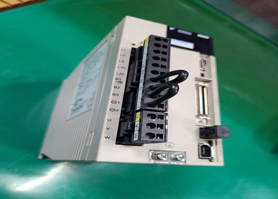 Le servo-amplificateur Yaskawa SGDV-3R8A05A est entièrement neuf.