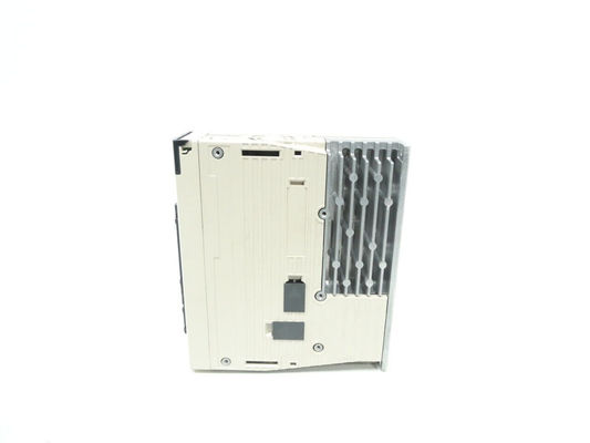 Marque Yaskawa SGDV-R70A21A Servo amplificateur à courant alternatif 0.05kw Sortie Nouveau