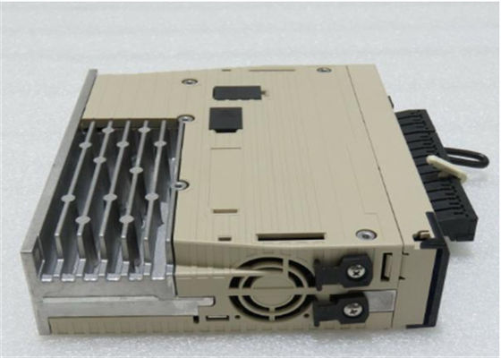 Yaskawa SGDV-R70F21A Servo Amplificateur à courant alternatif 230V Nouveau dans la boîte