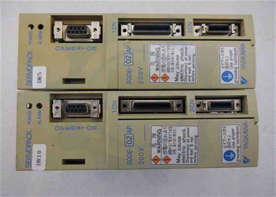L'amplificateur à courant alternatif de la série Yaskawa SGDE-A3AP est entièrement neuf.