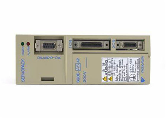 Le servo-amplificateur Yaskawa SGDE-A5AP 200V est tout neuf.