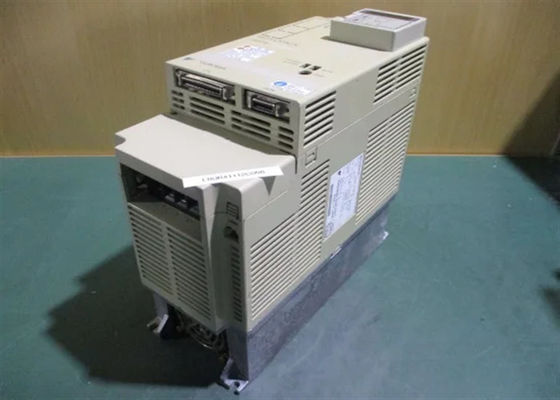 Yaskawa Servo Drive SGDB-03ADM Tout neuf dans la boîte 0.3kw