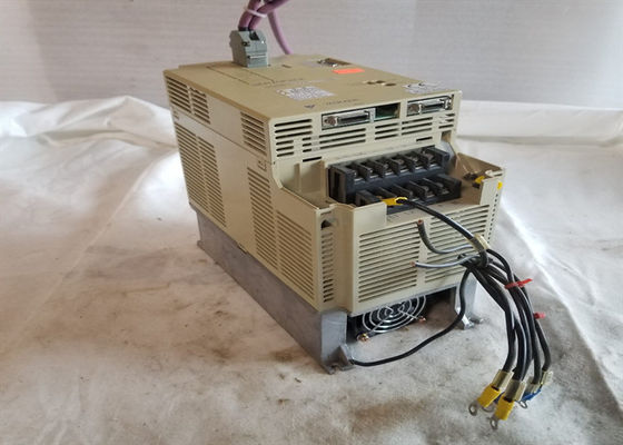 Tout neuf Yaskawa AC Servo Drives SGDB-20VN Original Nouveau dans la boîte