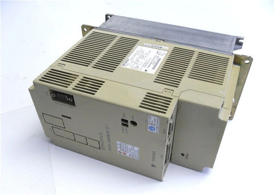 Servo-entraînement AC Yaskawa SGDB-30AD tout neuf dans la boîte d'origine 230V