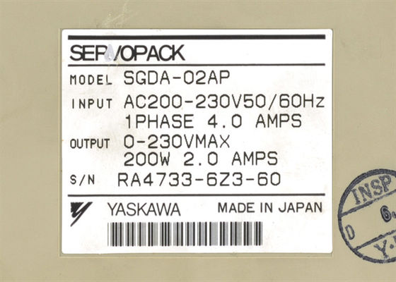 Les servo-entraîneurs de la série Sigma SGDA-02AP de Yaskawa sont neufs dans la boîte d'origine.