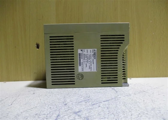 Les servo-entraînements de Yaskawa SGDA-04APP 200 Voltage tout neuf et original