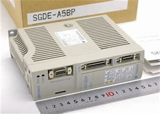 Les servo-entraînements Yaskawa SGDA-A5BP sont neufs dans la boîte d'origine 100V.