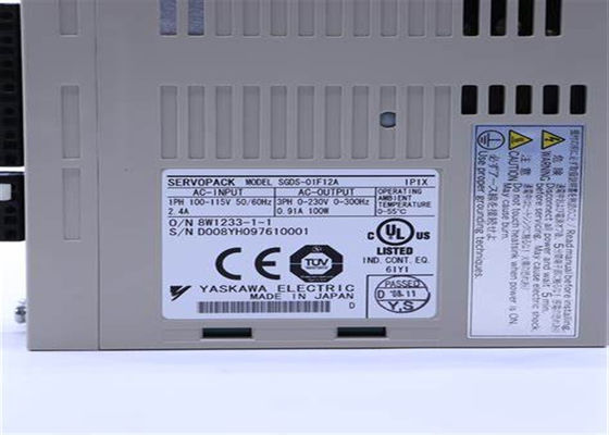 Les servo-entraînements industriels Yaskawa SGDS-01F12A sont neufs.