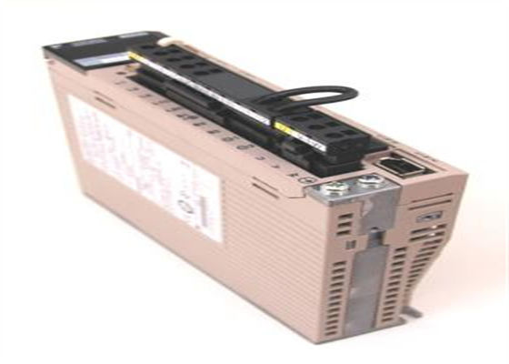 Yaskawa SGDV-R90A01B002000 AC Servo Drive tout neuf et original