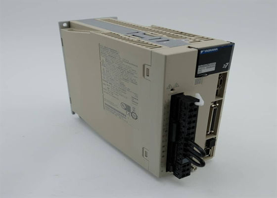Yaskawa SGD7S-2R8A00A002 200V AC Servo Drive tout neuf dans la boîte