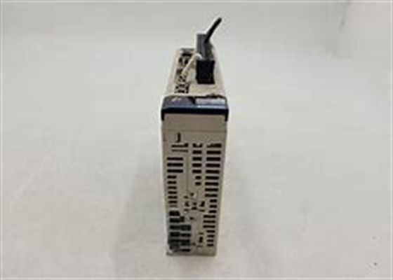 Yaskawa 750W AC Servo Drive SGD7S-1R6A20A Nouveau dans la boîte d'origine