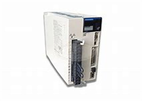 Servo-entraînement industriel standard 220V Yaskawa SGD7S-1R6A00A Nouveau