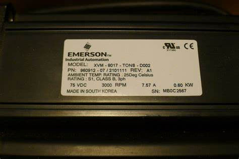 XVM-8017-TONS-0000 Emerson Servo moteur industriel tout neuf dans la boîte