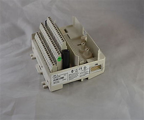 3BSE013234R1 ABB TU830V1 PLC Unité de terminaison du module étendu ABB Advant 800xA