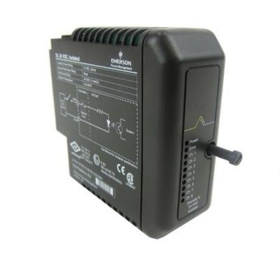 L'équipement de commande est équipé d'un système d'alimentation électrique.