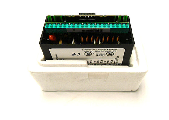 il IC670ALG320 est un module de sortie de source de courant / tension analogique à 4 points de la série de contrôle de champ de GE Fanuc