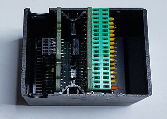 IC670MDL240 est un module d'entrée discrète à 16 points de la série de contrôle de champ de GE Fanuc