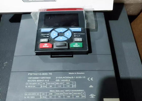 PSTX210-600-70 a un courant de fonctionnement nominal maximal de 210 A avec une portée de tension de fonctionnement de 208 à 600 V CA