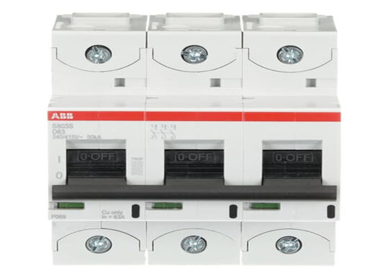 ABB 2CCS863001R0631 Le S803S-D63 est un disjoncteur à haute performance à 3 pôles avec caractéristique D