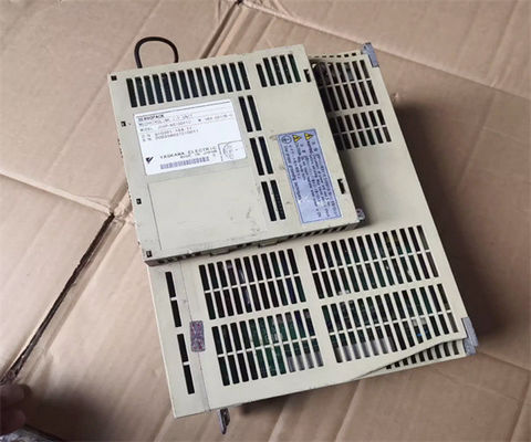 Le moteur de servo industriel Yaskawa SGDH-10AE est équipé d'un moteur de servo industriel