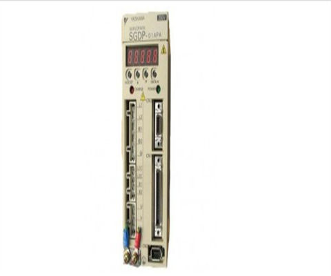 Le service de conduite de Yaskawa SGDP-01APAY108 200-230V 5.5A 0.4KW 50/60HZ Nouveau
