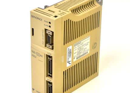 Les équipements de servo-entraînement industriels Yaskawa SGD-02AS 200 W Capacité nominale 200-230 VAC, entrée 60 Hz