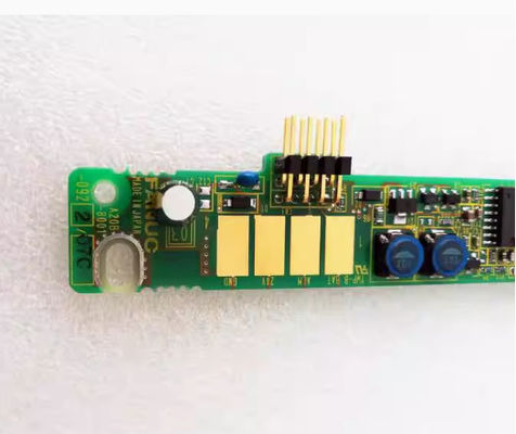 Le système Fanuc A20B-8001-0922 est équipé d'une carte d'alimentation