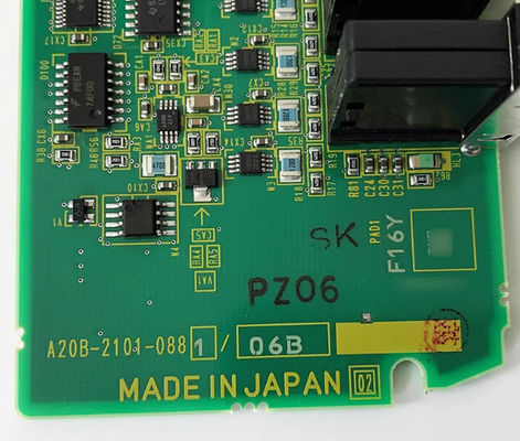 Le tableau d'interface A16B-2203-0881 de Fanuc I/O est constitué de cartes de circuits imprimés