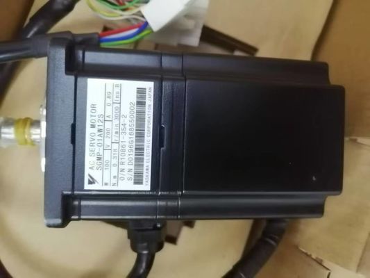 Le moteur de servo industriel Yaskawa SGMP-01AW12