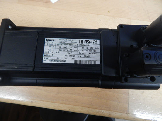 L'utilisation du moteur est limitée à la capacité de charge de l'appareil.