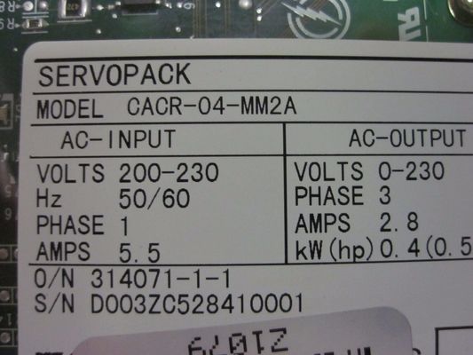 Yaskawa CACR-04-MM2A Servo-entraînement industriel Dissipation de puissance dans le canal W 3 W 1