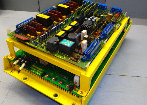 Servo-entraînement de positionnement à 2000 tours par minute, entraînement à fréquence variable avec sortie de 230 V et courant nominal de 14 A