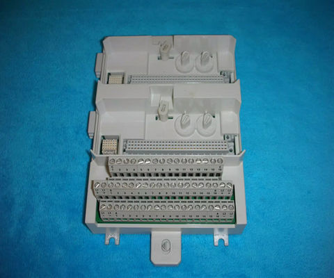 3BSE021443R1 ABB TU843 Module d'arrêt de l'alimentation en électricité redondante