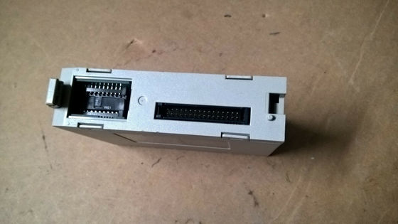 Omron C200HW-MC402-UK Termination à vis avec force de fonctionnement de 11,8 N